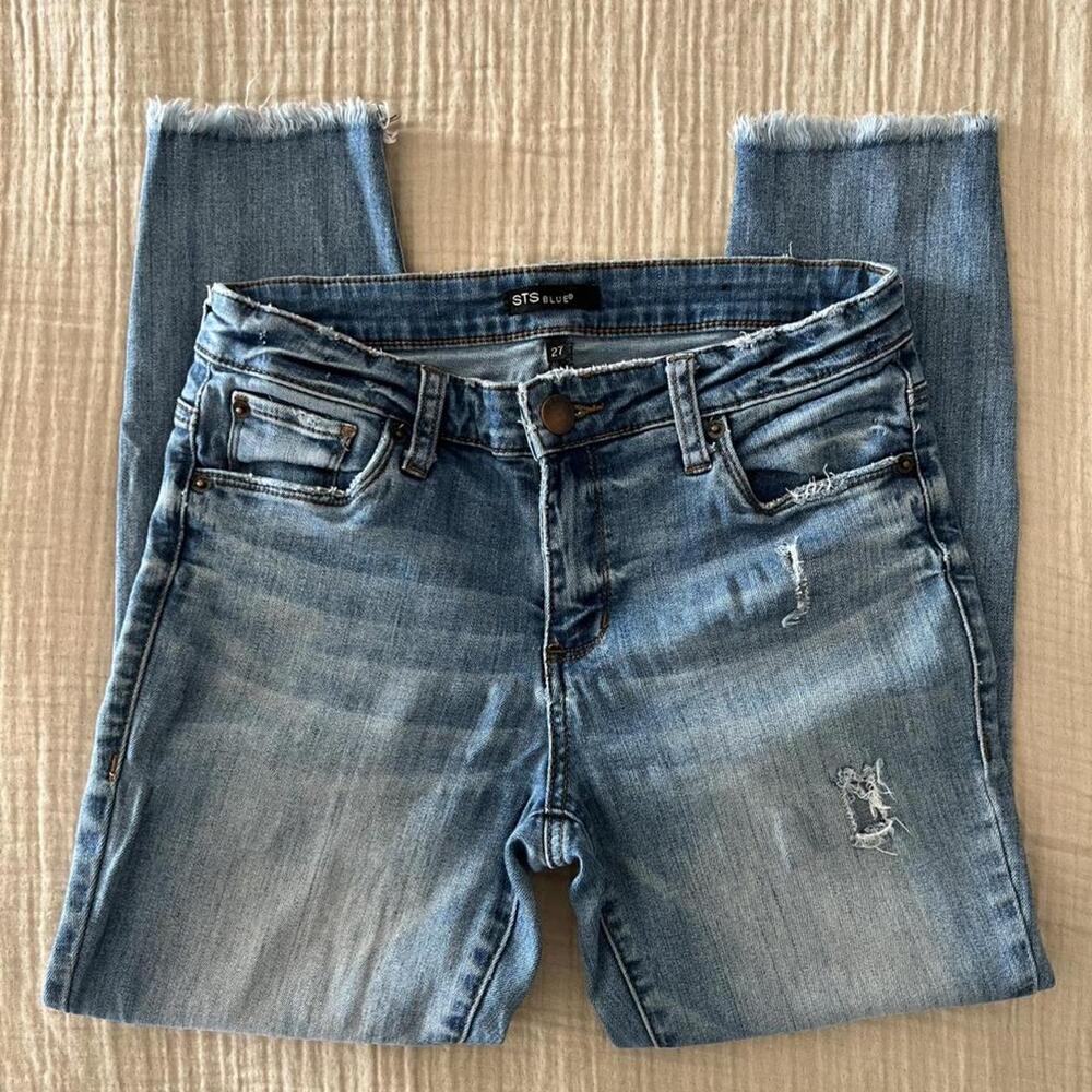 STS Blue medium blue wash distressed jeans